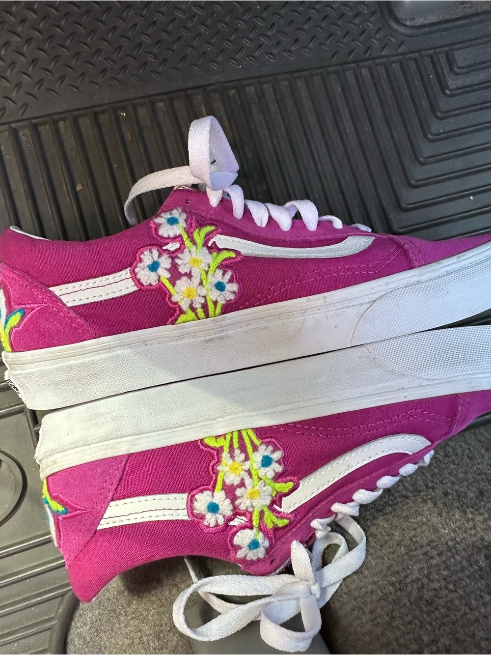 Vans Magenta Suede Floral Embroidered Low-Top Sneakers - Picture 4 of 7